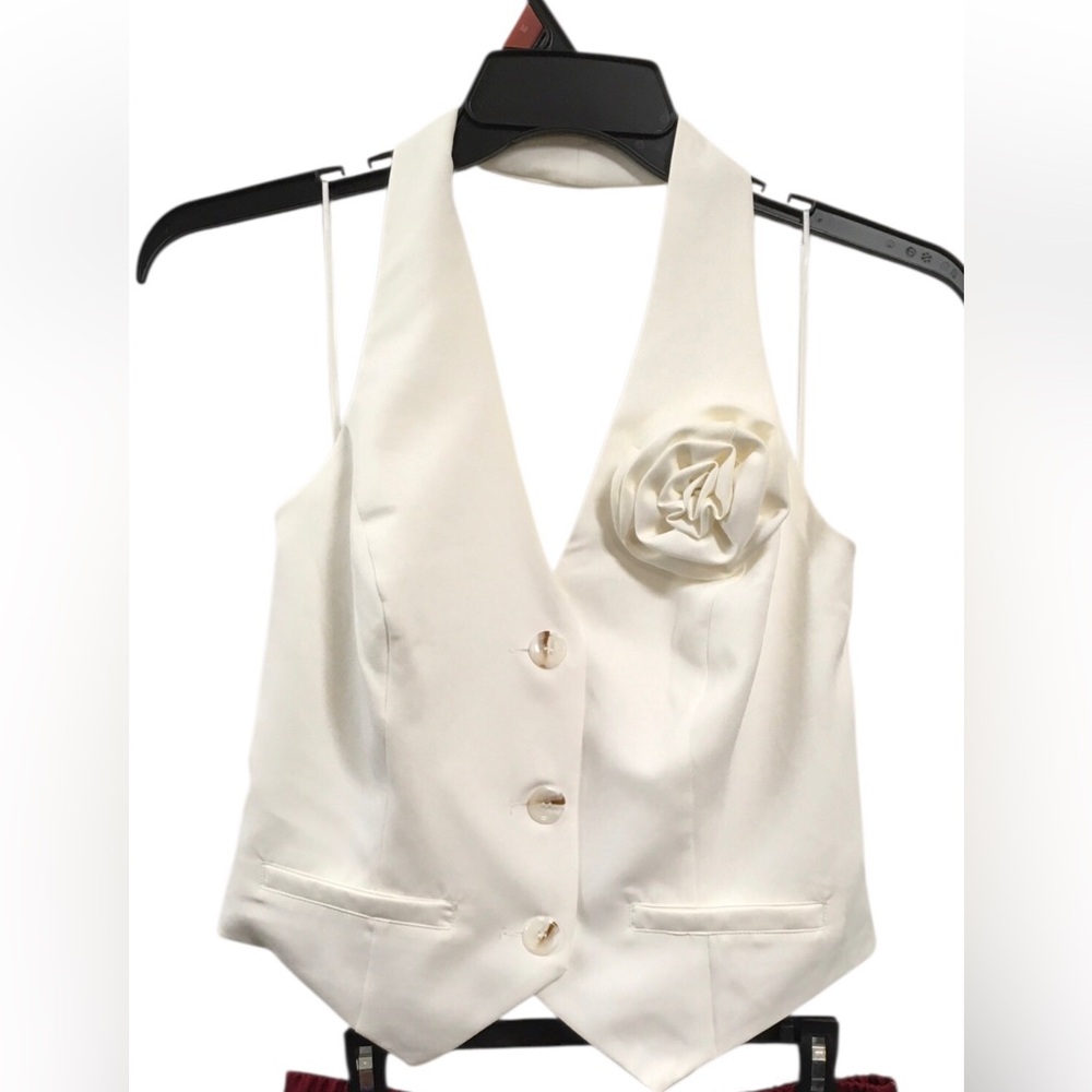 NEW Off-White/Ivory Suit Style Vest with Floral Detail 🌸